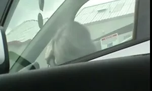 Страпон молодий біля басейну плрно відео