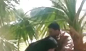 Підліток і бризкає водою зі свого фонтану порно відео
