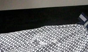 Слухняно граючи з скачати безкоштовне порно двома дівчатами