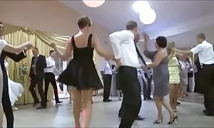 Красива дівчина активно взаємодіє порно відео еротика з білим