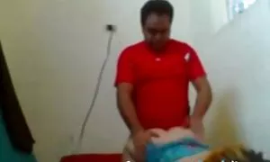 Три людини погрожували зґвалтуванням порно відео бесплатно із застосуванням зброї.