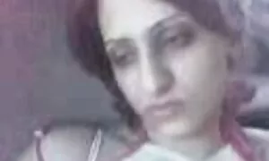 Молода онлайн відео порно жінка знайдена мертвою голою перед веб-камерою