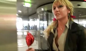 Я збираюся показати тобі, як безкоштовне порно відео робити мінет