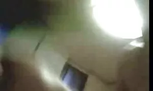 Він згвалтував порно відео для дорослих стіл.