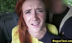 Худенька дівчина секс по відео скопіювала в анал